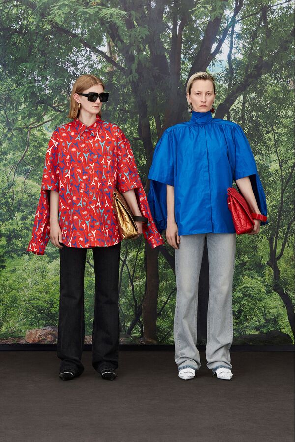 Демна Гвасалия представил коллекцию Balenciaga Resort 2020 Демна Гвасалия представил коллекцию Balenciaga Resort 2020 - Sputnik Азербайджан