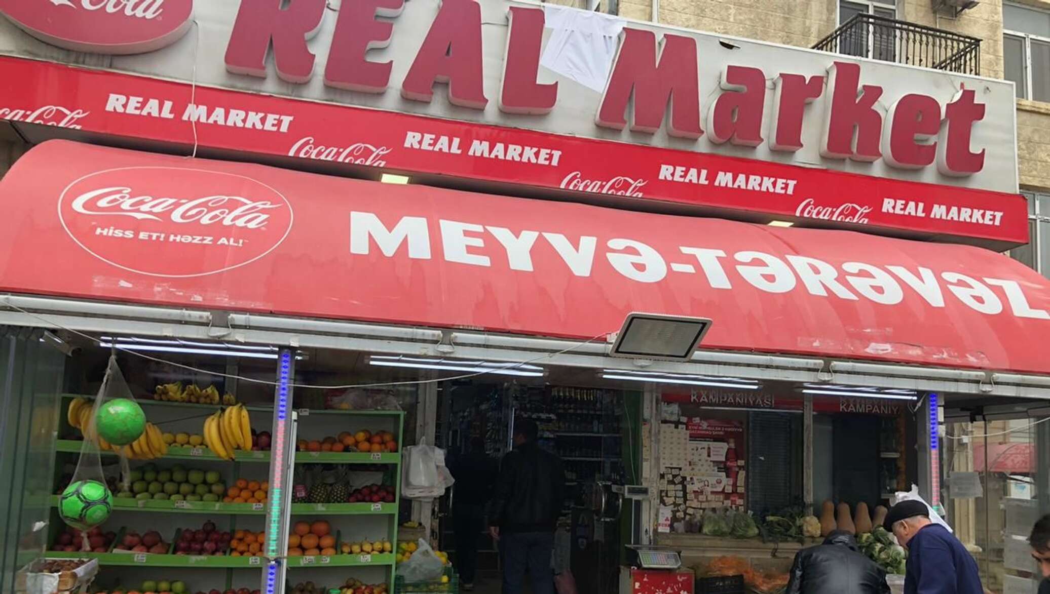 C market. Продуктовый магазин Азербайджан. Продуктовые магазины Баку. Магазины продуктов в Баку. Баку магазин продукты.