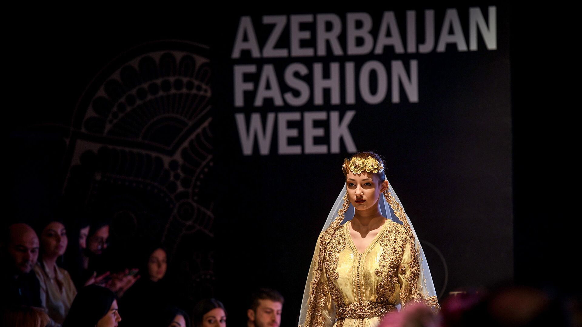 Юбилейный, десятый сезон Azerbaijan Fashion Week - Sputnik Азербайджан, 1920, 30.11.2021