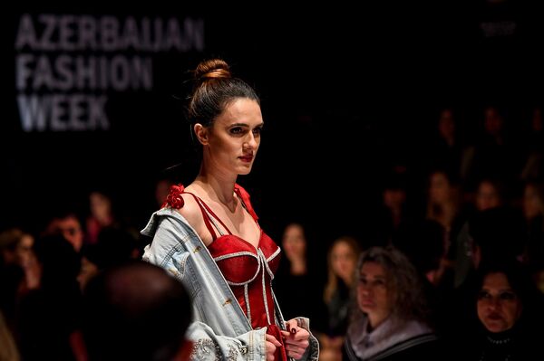 Юбилейный, десятый сезон Azerbaijan Fashion Week - Sputnik Азербайджан