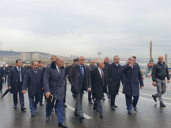 Беда не приходит одна: в зоне оползня в Баку перекрыли воду Беда не приходит одна: в зоне оползня в Баку перекрыли воду - Sputnik Азербайджан