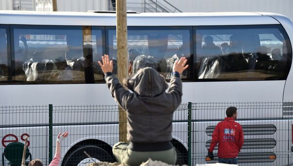 Мигранты в автобусе, фото из архива - Sputnik Азербайджан