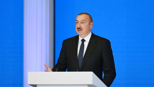 Президент Ильхам Алиев на церемонии по случаю 100-летнего юбилея Бакинского государственного университета - Sputnik Azərbaycan