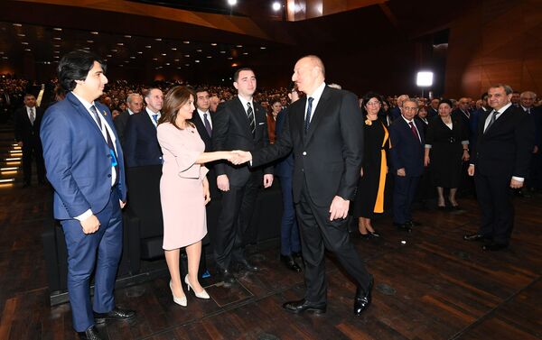 Президент Ильхам Алиев на церемонии по случаю 100-летнего юбилея Бакинского государственного университета - Sputnik Азербайджан