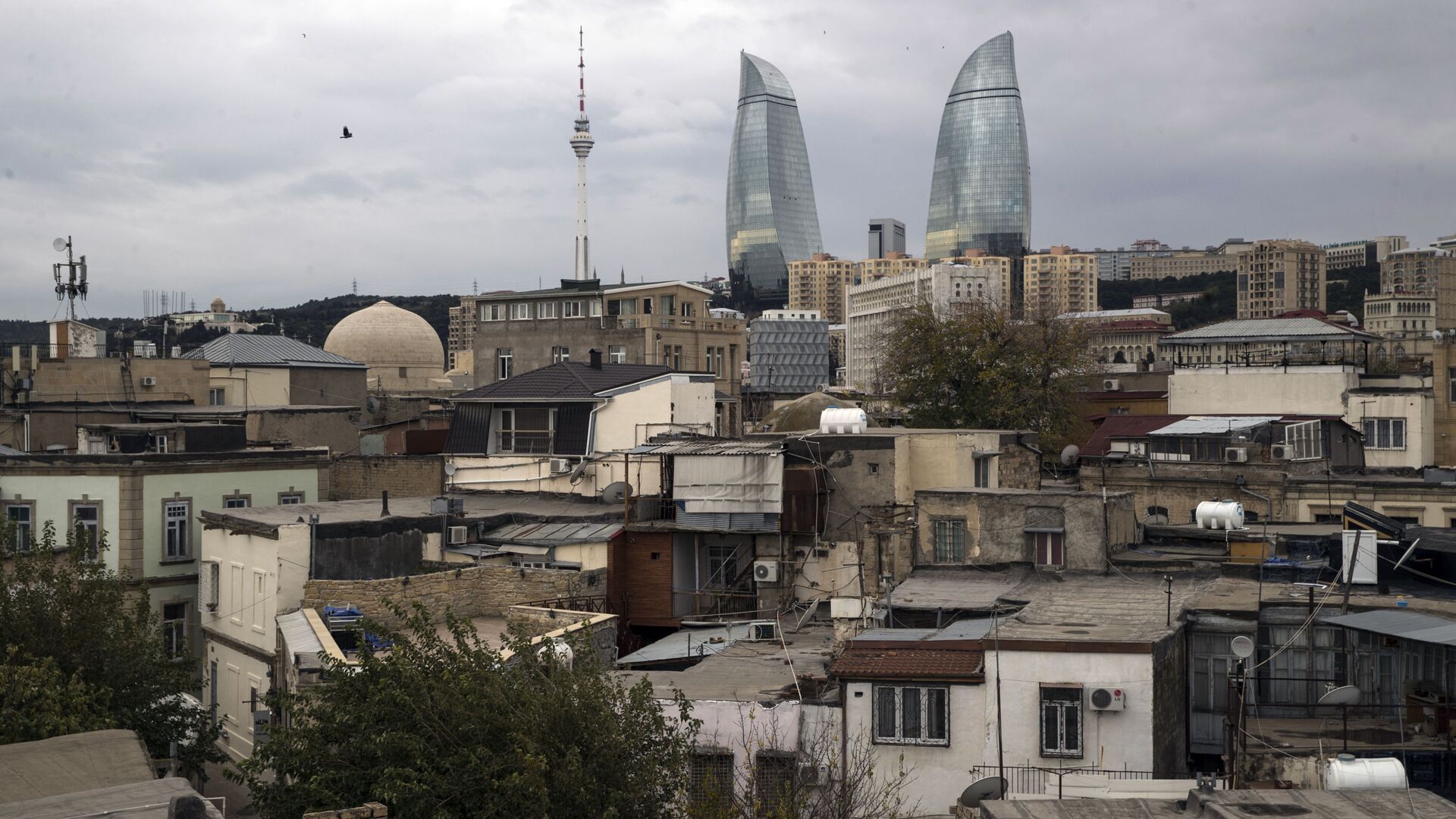 Вид на Flame Towers в Баку - Sputnik Азербайджан, 1920, 31.10.2021
