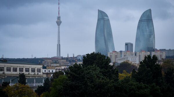 Вид на телебашню и Flame Towers в Баку - Sputnik Азербайджан