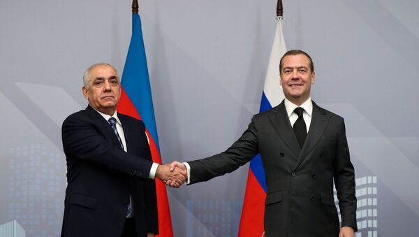 Председатель правительства РФ Дмитрий Медведев и премьер-министр Азербайджана Али Асадов - Sputnik Азербайджан