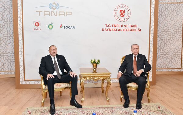 Президент Азербайджана Ильхам Алиев и Президент Турции Реджеп Тайип Эрдоган на церемонии открытия части проекта TANAP, которая будет соединена с Европой - Sputnik Азербайджан
