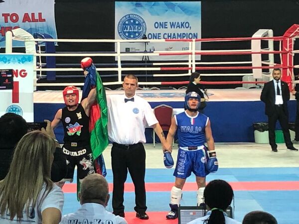 Эдуард Мамедов: дважды за год выиграть титул чемпиона мира дано не каждому Эдуард Мамедов: дважды за год выиграть титул чемпиона мира дано не каждому - Sputnik Азербайджан