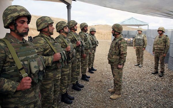Министр обороны посетил воинские части в прифронтовой зоне - Sputnik Азербайджан