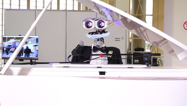 “Robotların Rapsodiyası” – Bakutel sərgisinin foyesi əsl robot parkına çevrilib  - Sputnik Azərbaycan