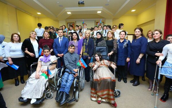 Гюльнара Халилова провела дефиле детей с ограниченными возможностями здоровья - Sputnik Азербайджан