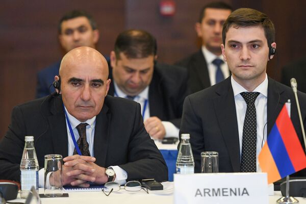 Караван TRACECA будет идти вперед: Микаил Джаббаров ответил Симоняну в Баку Караван TRACECA будет идти вперед: Микаил Джаббаров ответил Симоняну в Баку - Sputnik Азербайджан