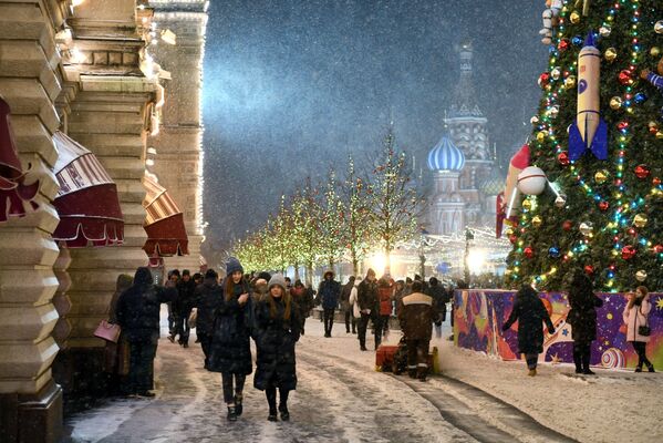 Новогоднее оформление города Москвы - Sputnik Азербайджан