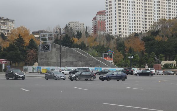 Строительство пешеходного перехода рядом с Украинским кругом - Sputnik Азербайджан