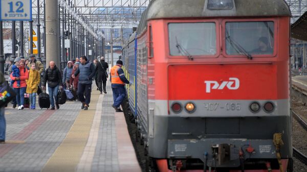 Прибытие поезда на вокзал, фото из архива - Sputnik Азербайджан