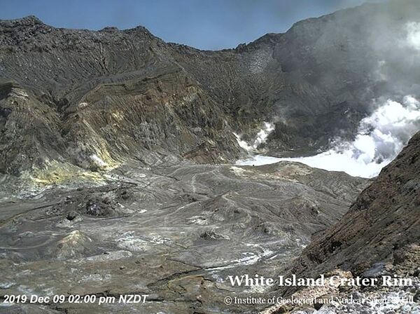 Извержение вулкана на острове Уайт-Айленд в Новой Зеландии - Sputnik Азербайджан