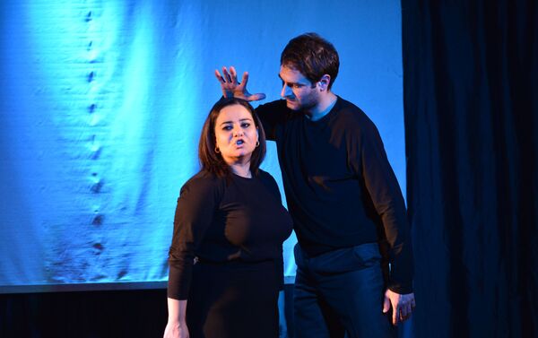 Dövlət Kukla Teatrında O qadın adlı dramatik tamaşanın premyerası - Sputnik Azərbaycan