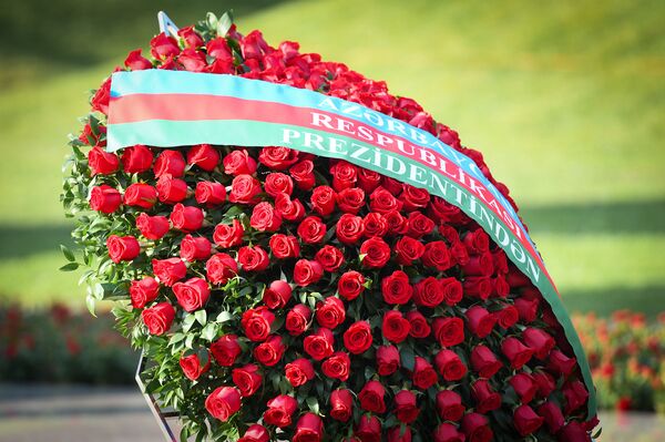 Азербайджанский народ чтит память Общенационального лидера Гейдара Алиева - Sputnik Азербайджан