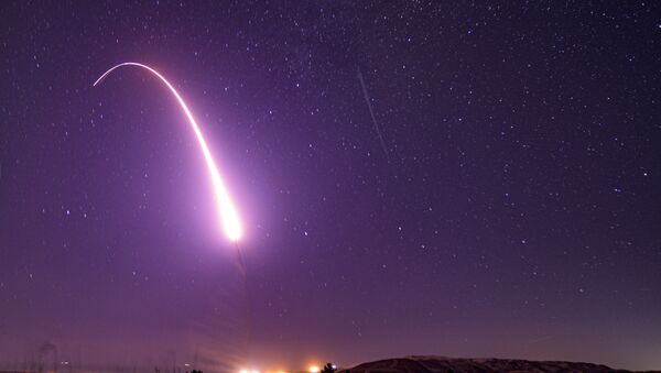 ABŞ-da Vandenberq aviabazasından ballistik raket buraxılışı - Sputnik Azərbaycan