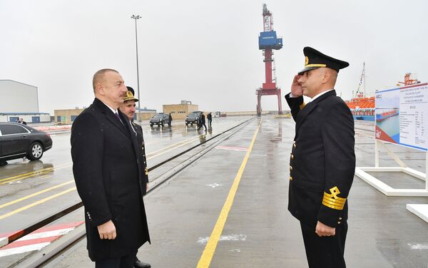Президент Ильхам Алиев принял участие в сдаче в эксплуатацию первого танкера, построенного на Бакинском судостроительном заводе - Sputnik Азербайджан