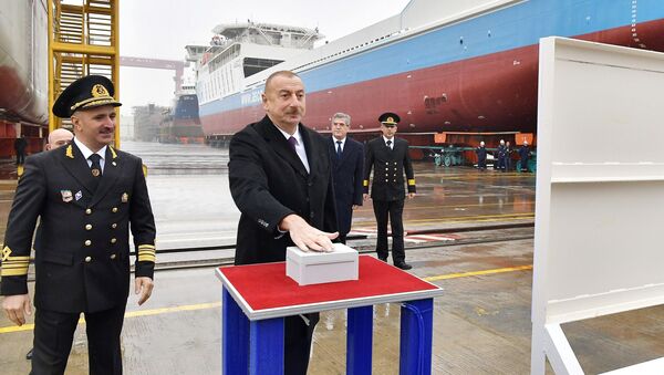 Президент Ильхам Алиев принял участие в сдаче в эксплуатацию первого танкера, построенного на Бакинском судостроительном заводе - Sputnik Азербайджан