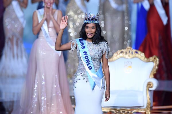 Представительница Ямайик Toni-Ann Singh после победы на конкурсе красоты Мисс мира 2019 в Лондоне - Sputnik Азербайджан