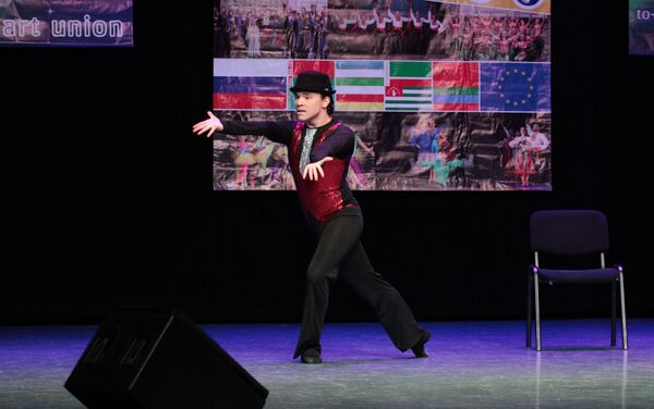 Фарид Казаков, получил престижную премию Азербайджана Trend of the Year 2019 в номинации «Самый успешный танцор» - Sputnik Азербайджан