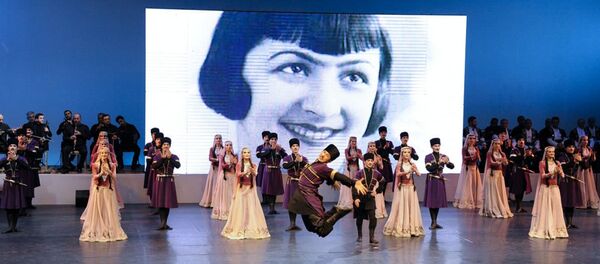 Во Дворце Гейдара Алиева на высоком уровне отметили 100-летие известной танцовщицы, народной артистки Азербайджана Амины Дильбази - Sputnik Азербайджан