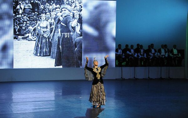 Во Дворце Гейдара Алиева на высоком уровне отметили 100-летие известной танцовщицы, народной артистки Азербайджана Амины Дильбази - Sputnik Азербайджан