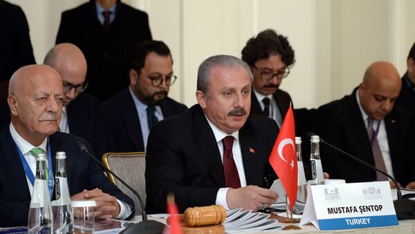 Председатель Великого национального собрания Турции Мустафа Шентоп на девятом заседании Совета ТюркПА в Баку - Sputnik Azərbaycan