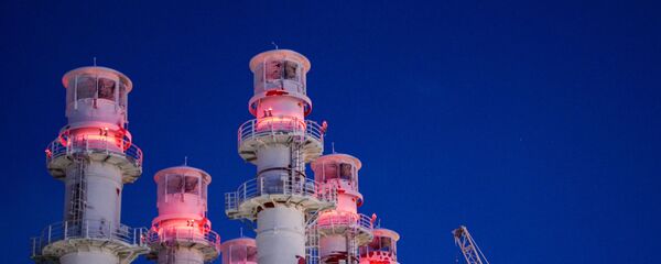 Трубы на заводе по производству сжиженного газа, фото из архива Трубы на заводе по производству сжиженного газа, фото из архива - Sputnik Азербайджан