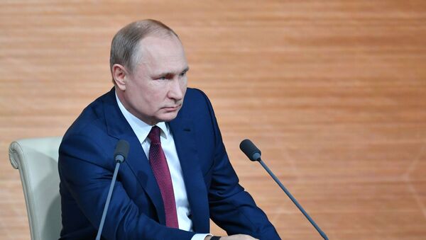 Ежегодная большая пресс-конференция президента РФ В. Путина - Sputnik Азербайджан