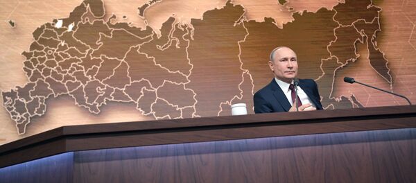 Ежегодная большая пресс-конференция президента РФ В. Путина - Sputnik Азербайджан