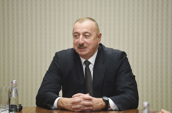 Президент Алиев: отношение к азербайджанцам в России очень позитивное Президент Алиев: отношение к азербайджанцам в России очень позитивное - Sputnik Азербайджан