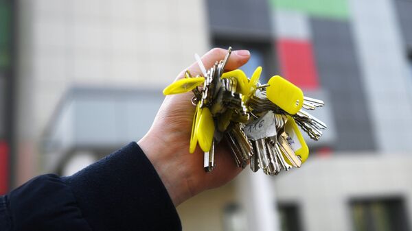 Связка ключей от квартир многоэтажного жилого дома, архивное фото - Sputnik Азербайджан
