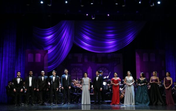 В Баку прошли концерты в рамках первого Республиканского фестиваля вокалистов  - Sputnik Азербайджан
