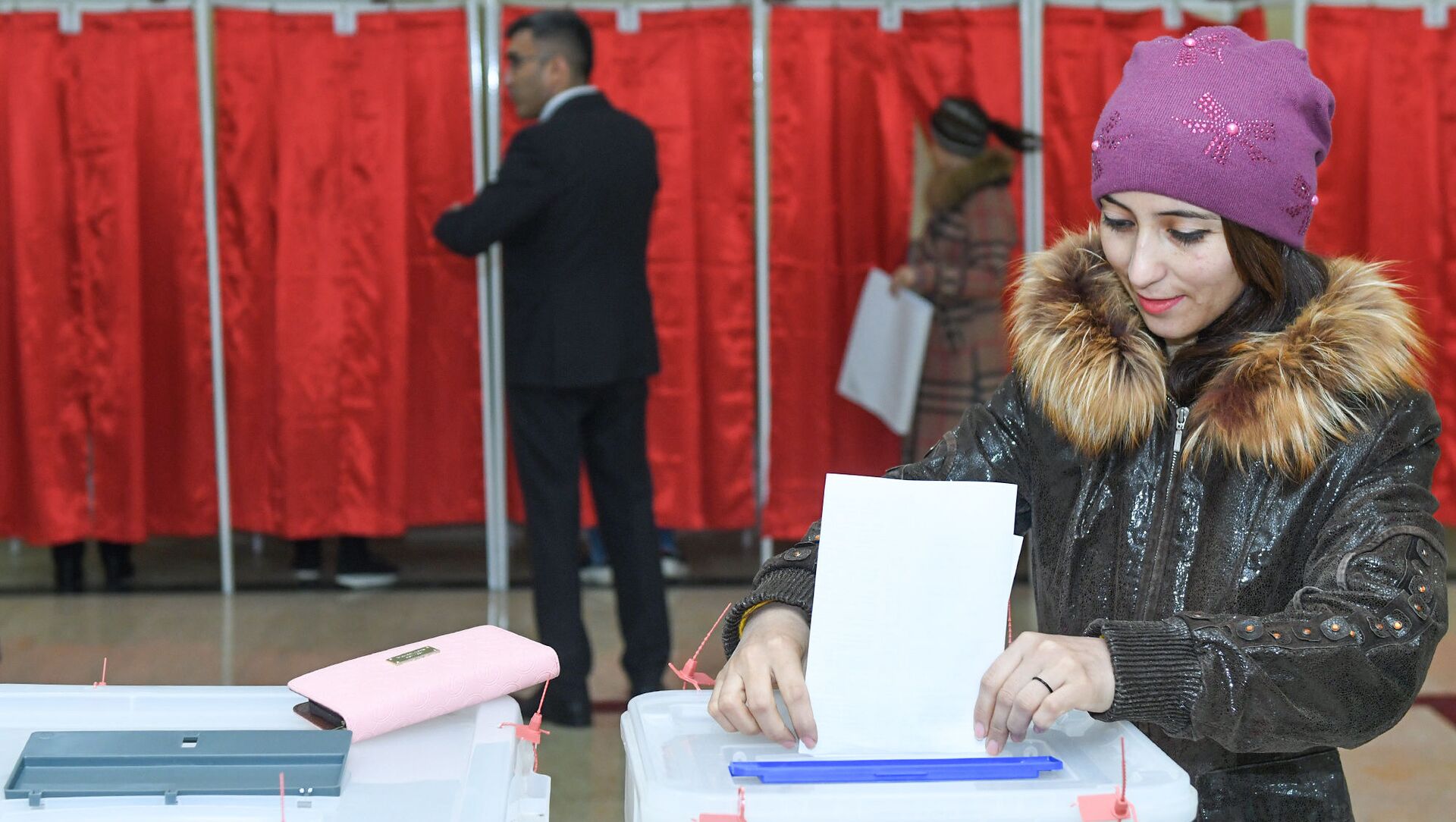 Выборы борьба. Выборы в Азербайджане кандидаты. Румыния местные выборы.