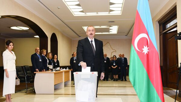 Prezident İlham Əliyev bələdiyyə seçkilərində səs verib - Sputnik Азербайджан