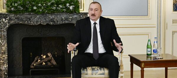 Президент Ильхам Алиев дал интервью местным журналистам по итогам года Президент Ильхам Алиев дал интервью местным журналистам по итогам года - Sputnik Азербайджан