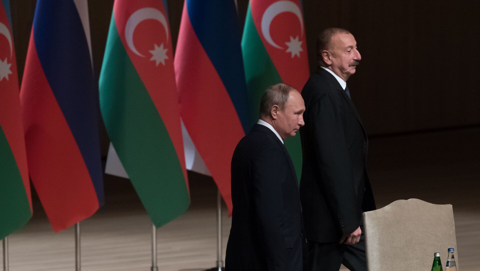 Президент РФ Владимир Путин и президент Азербайджана Ильхам Алиев Президент РФ Владимир Путин и президент Азербайджана Ильхам Алиев - Sputnik Azərbaycan, 1920, 15.08.2021