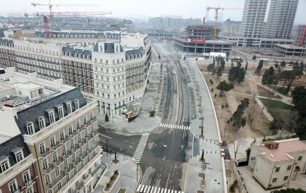 Президент Ильхам Алиев и Первая леди Мехрибан Алиева приняли участие в открытии центральной бульварной улицы в Баку Белом Городе - Sputnik Азербайджан