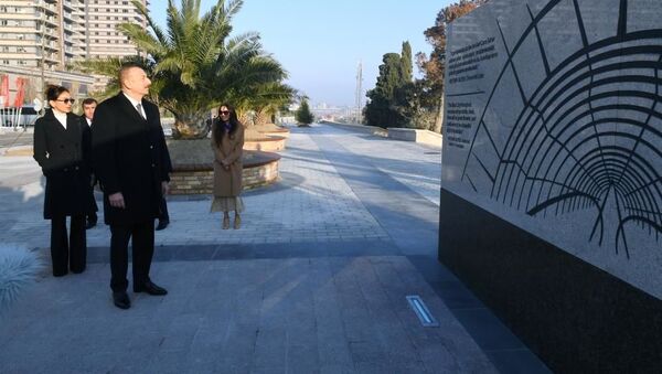 Президент Ильхам Алиев и Первая леди Мехрибан Алиева приняли участие в открытии центральной бульварной улицы в Баку Белом Городе - Sputnik Azərbaycan