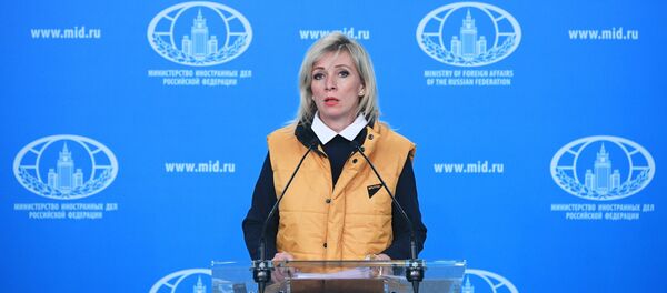 Официальный представитель Министерства иностранных дел России Мария Захарова во время брифинга в Москве Официальный представитель Министерства иностранных дел России Мария Захарова во время брифинга в Москве - Sputnik Азербайджан