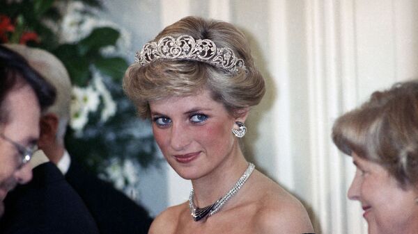 Принцесса Диана на вечернем приеме в честь членов королевской семьи в Бонне - Sputnik Азербайджан