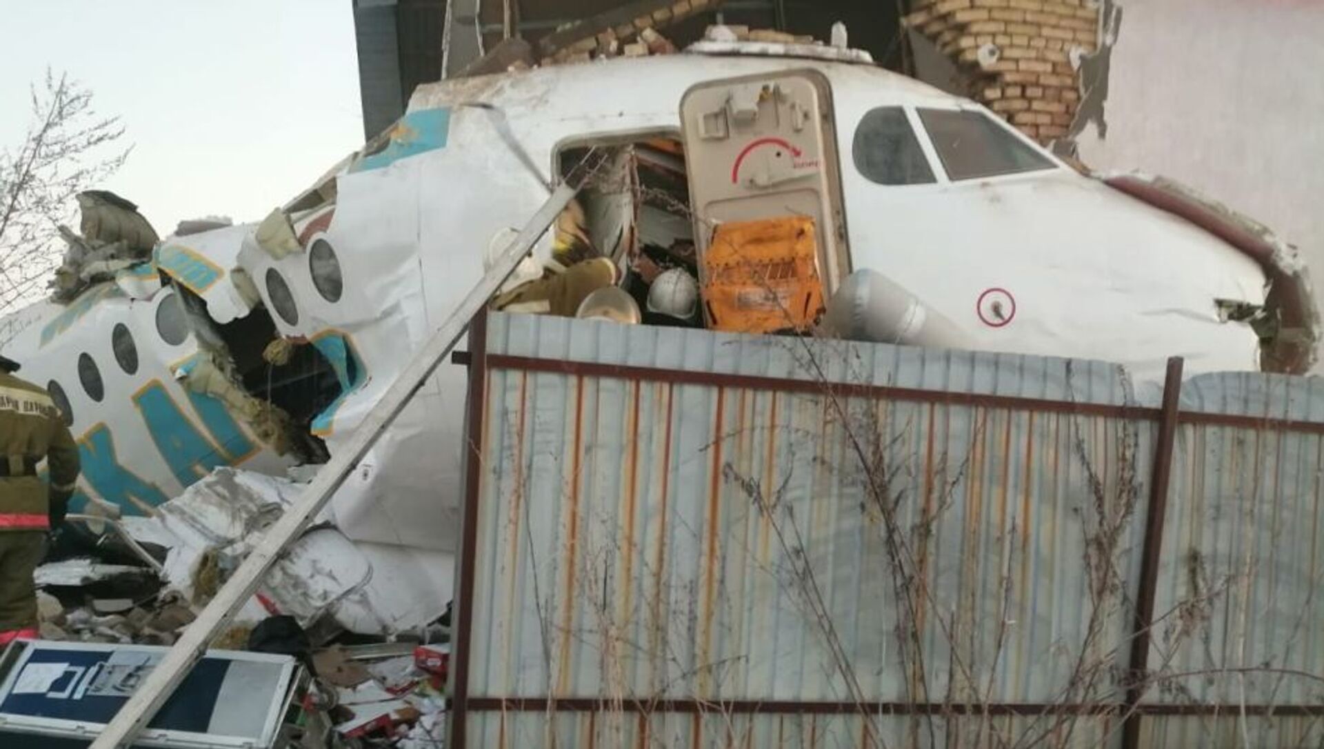 Самолет петропавловск казахстан. Алма Ата самолет разбился. Катастрофа Fokker 100 под Алма-атой. Затонувшие пассажирские самолеты.