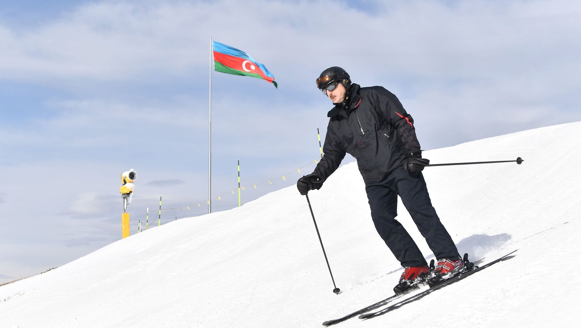 Азербайджанский лидер покатался на лыжах на курорте "Шахдаг"