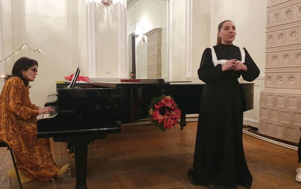Азербайджанские музыканты выступили в Зеркальном зале Союза композиторов Тбилиси в рамках IX международного рождественского фестиваля дружбы - Sputnik Азербайджан