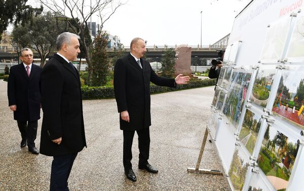 Президент Ильхам Алиев ознакомился с работами по реконструкции, проведенными в Бинагадинском районе Баку - Sputnik Азербайджан