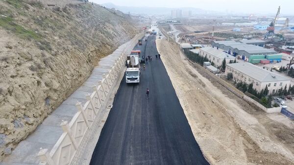 Подарок на праздники: разрушенная после оползня дорога на Баилово открывается Подарок на праздники: разрушенная после оползня дорога на Баилово открывается - Sputnik Азербайджан